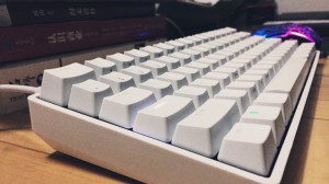 键盘俯身侧照