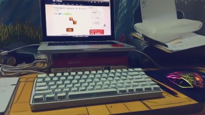 没钱买笔记本托架TAT 先这样~